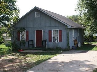 704 E Bluemont Rd, Mount Airy, NC 27030