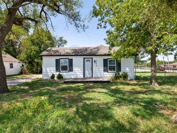 1645 N Main St, Andover, KS 67002