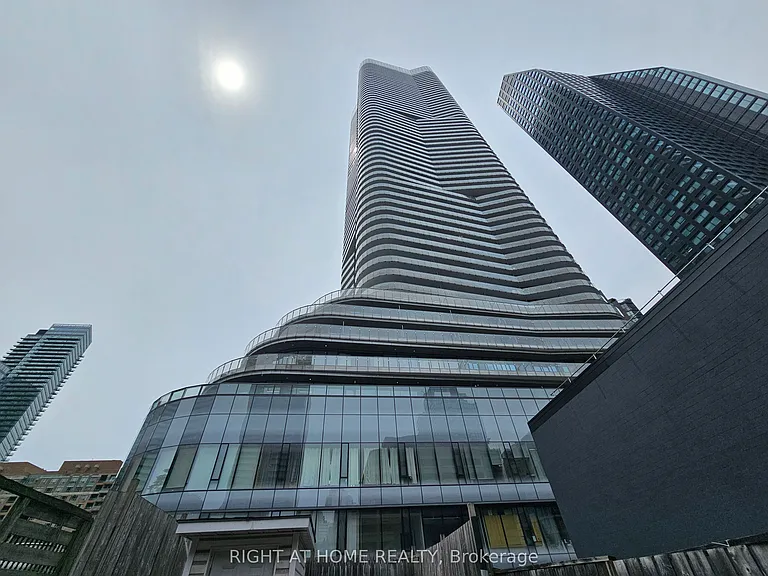 550 Yonge St #2F — Photo 25