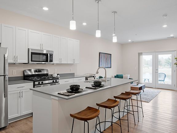 Quartz counters and stainless appliances