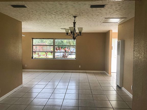 4th image of 5286 Harriet Pl