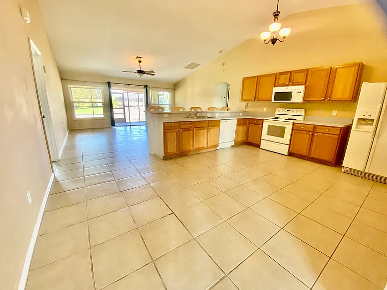 3918 SW 17th Ave — Photo 6