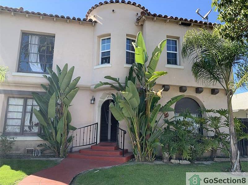 2nd image of 1915 Lime Ave APT 2