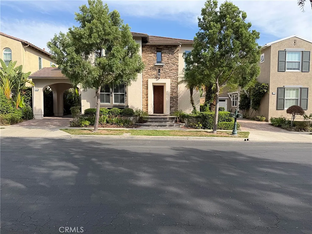 4 bed, 3.5 bath, 2662 sqft, $5,600 — Photo 1