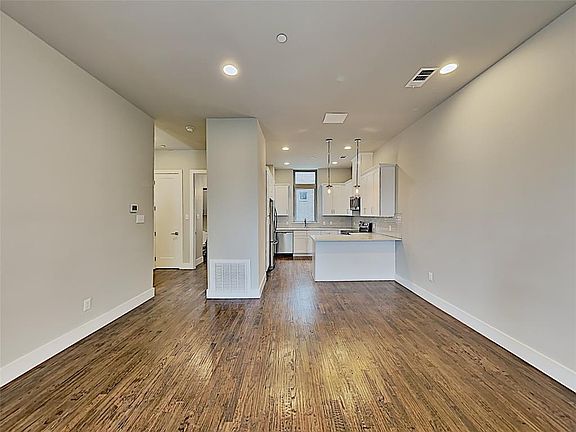 2nd image of 2511 Vintage Place Cir