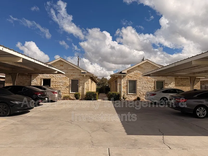 Sprague Village — Photo 1