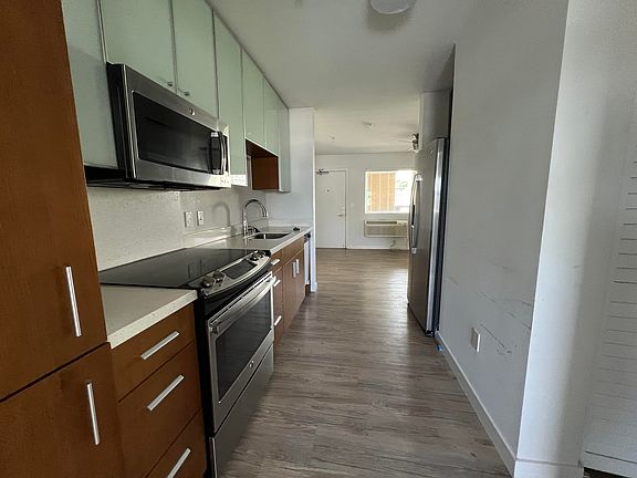 5th image of 1310 Pensacola St #403