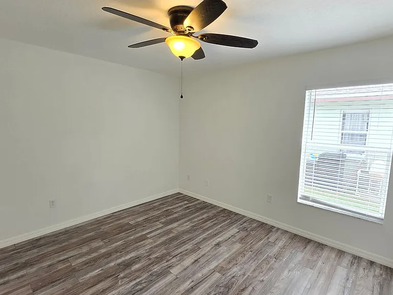 1820 Marcia St — Photo 10