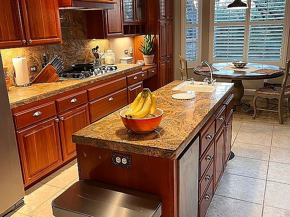 4th image of 5120 Oak Leaf Cir