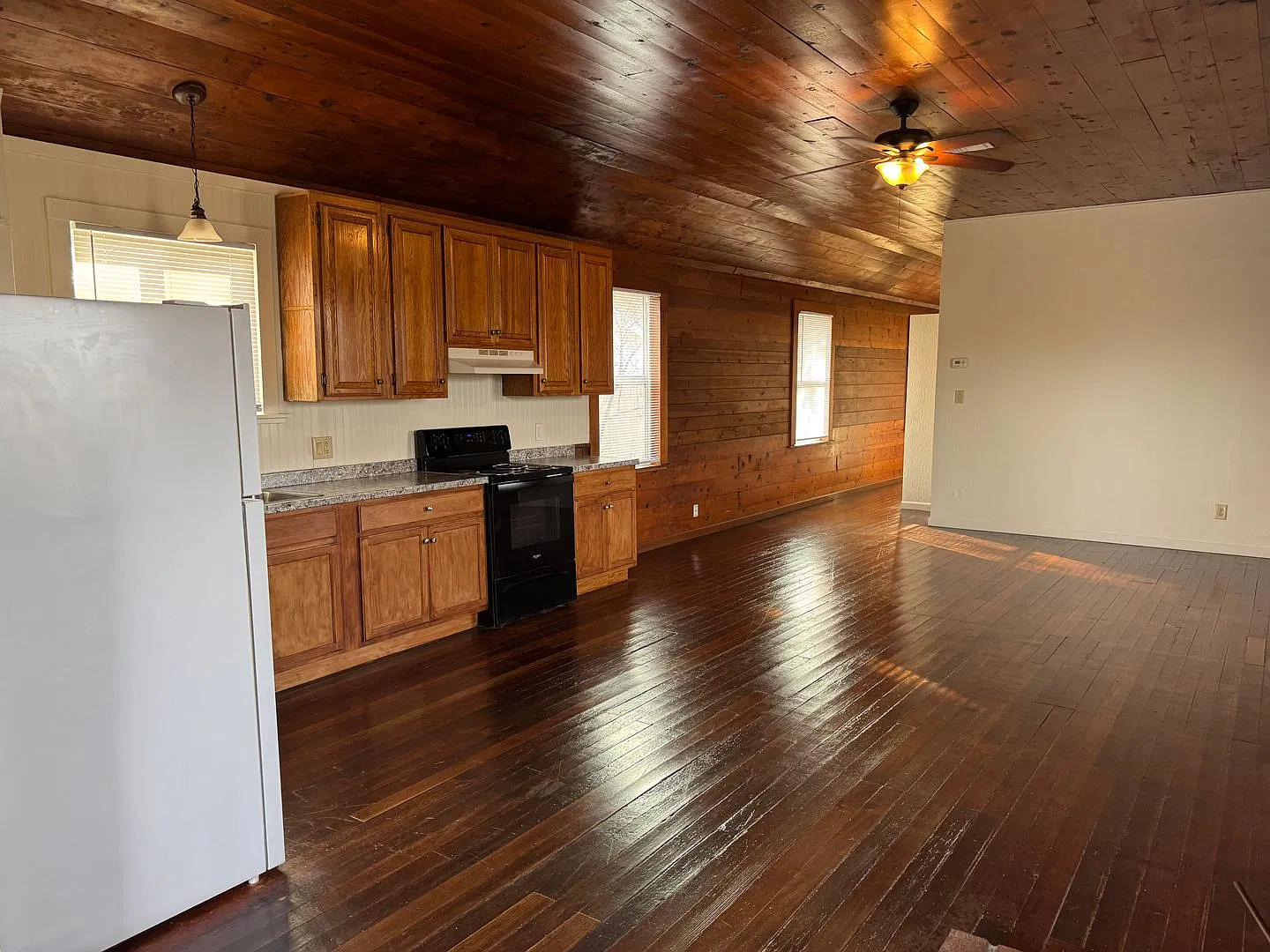 4 bed 1 bath house in S. Yuba City — Photo 2