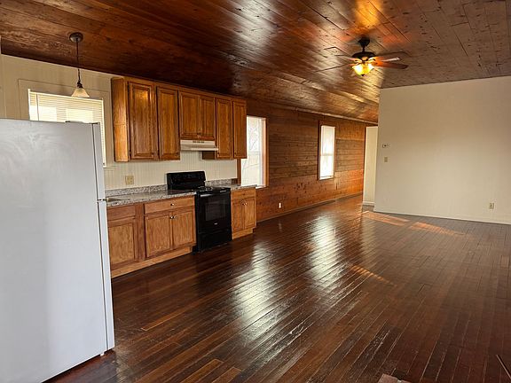 2nd image of 328 Starr Dr