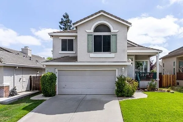 9447 Oak Village Way photo 1