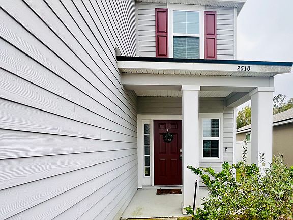 3rd image of 2510 Oak Stream Dr