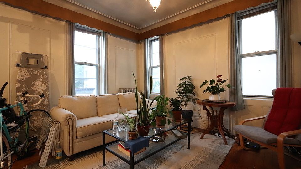 1st image of 682 Saint Johns Pl APT 3L