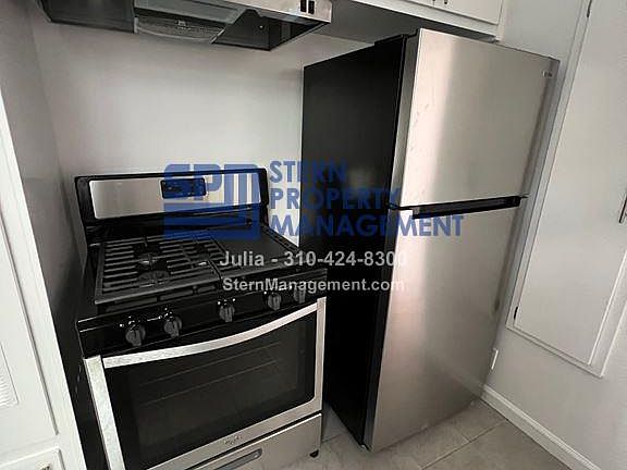 4th image of 10820 Bloomfield St #1