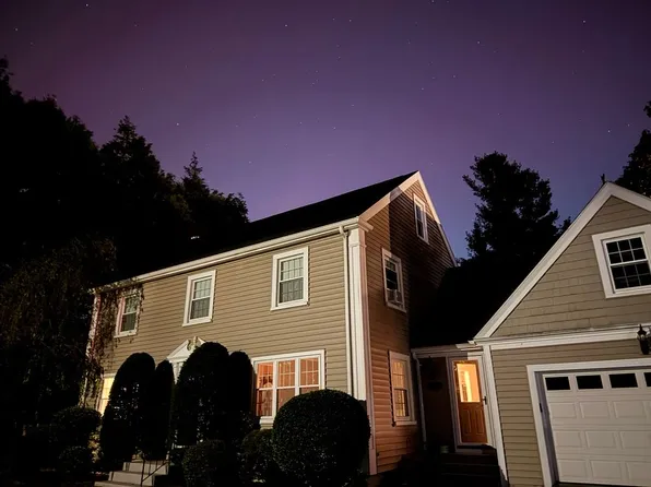 2 Barry Rd, Worcester, MA 01609