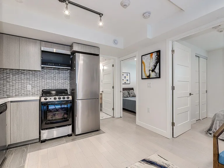 1433 Haro St — Photo 14