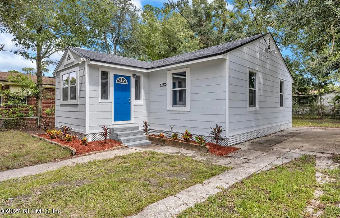 1721 Campus St - 1 — Photo 1