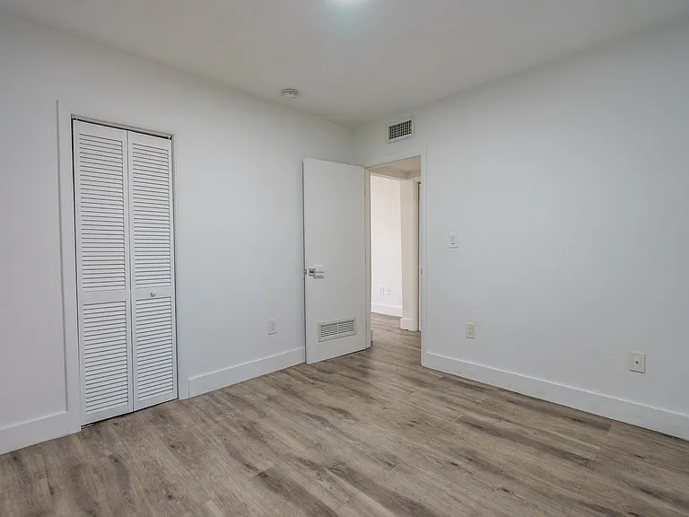 1950 NW 2nd Ct #6 — Photo 12