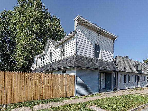 3rd image of 654 W Sylvania Ave