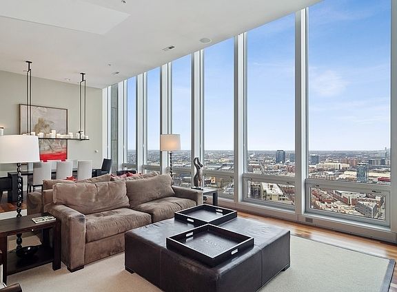3rd image of 500 W Superior St Unit 2602