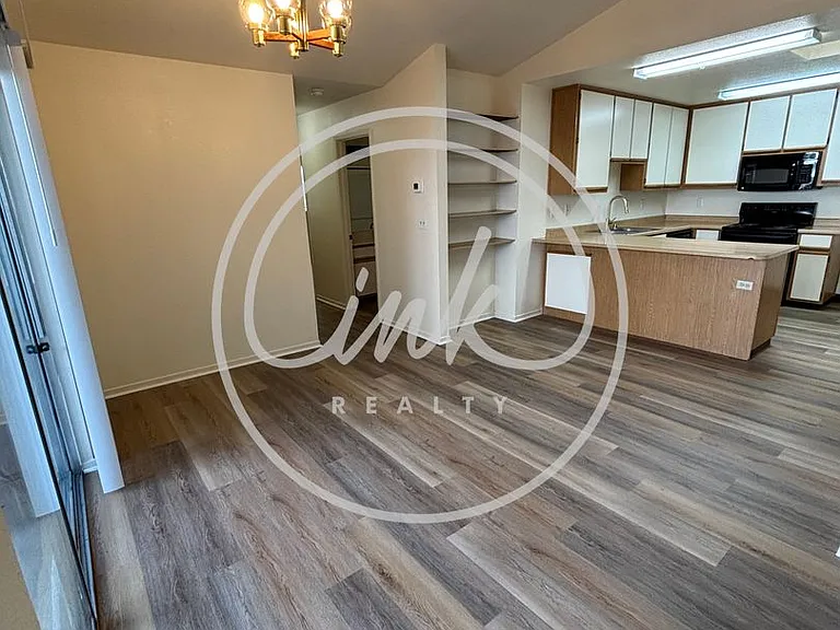 1294 Alicia Cir — Photo 2