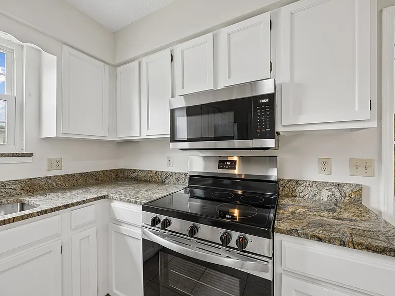 11018 Reading Rd — Photo 11