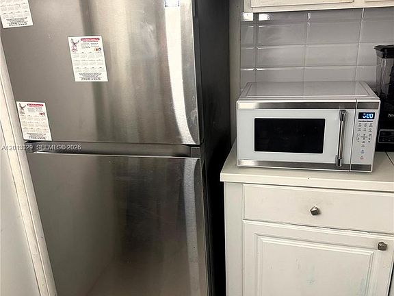 5th image of 3740 Inverrary Dr APT 2B