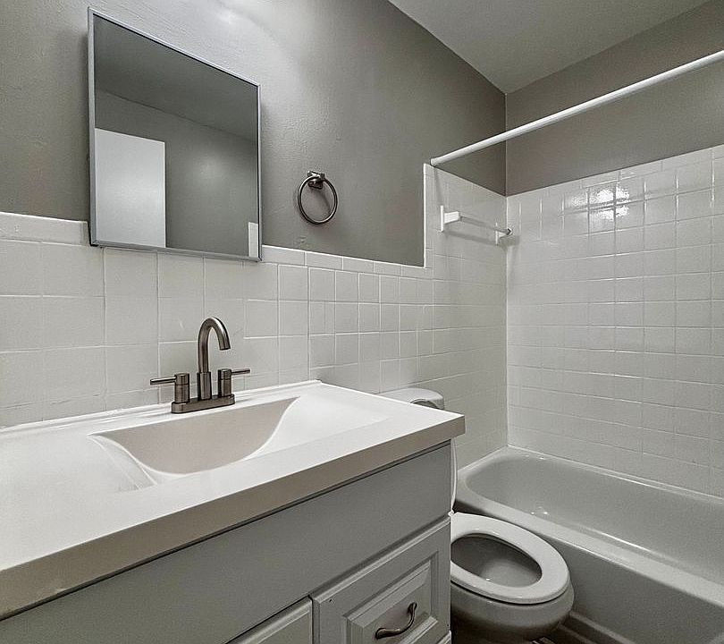 1st image of 153 N Dixie Dr #9