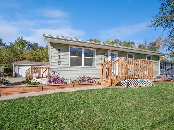 610 Franklin Dr, Martensdale, IA 50160