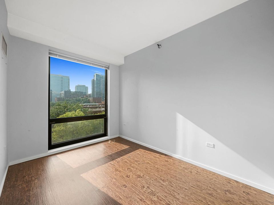 1st image of 1 E 8th St APT 302