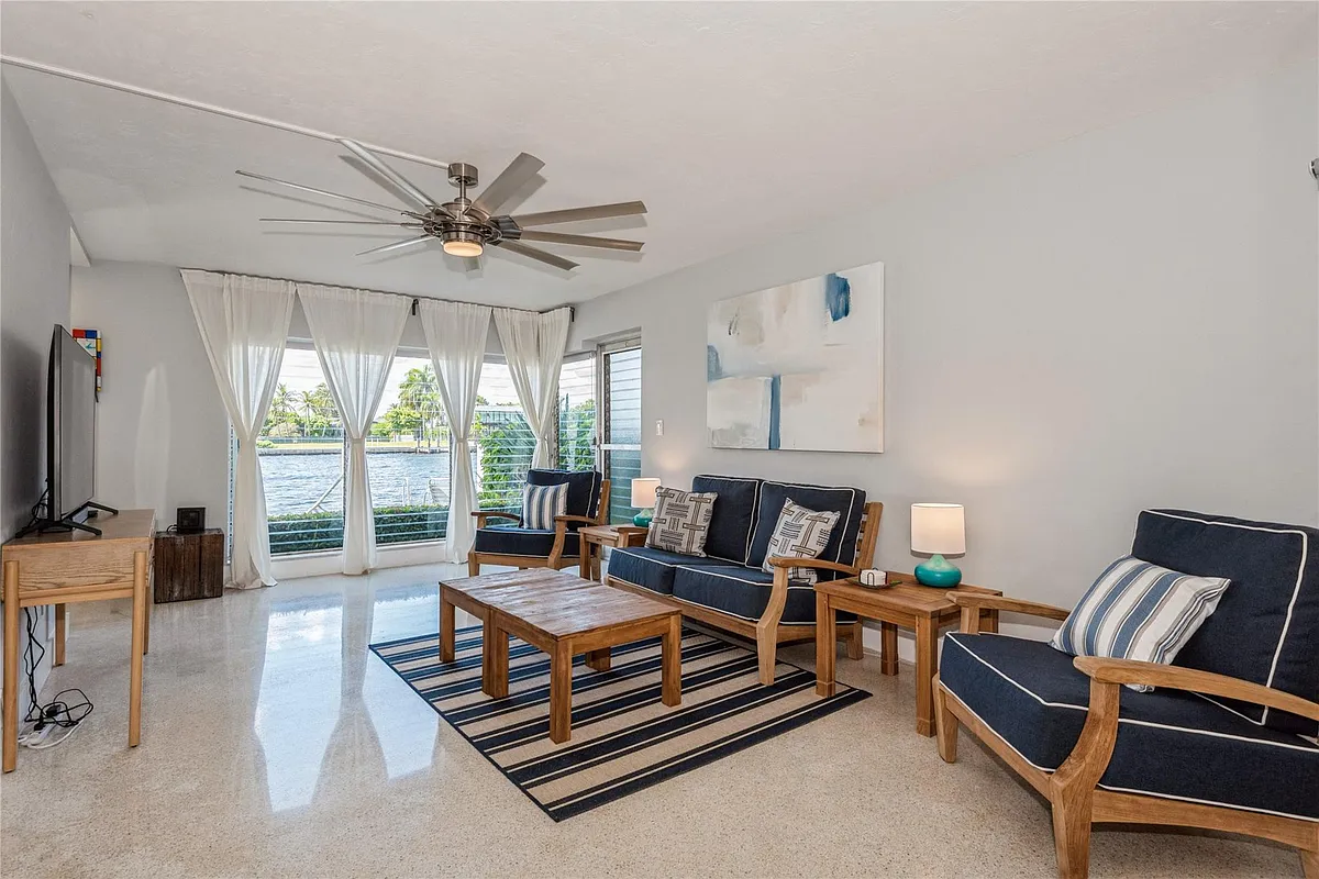 Building Photo - 561 Bayshore Dr #6