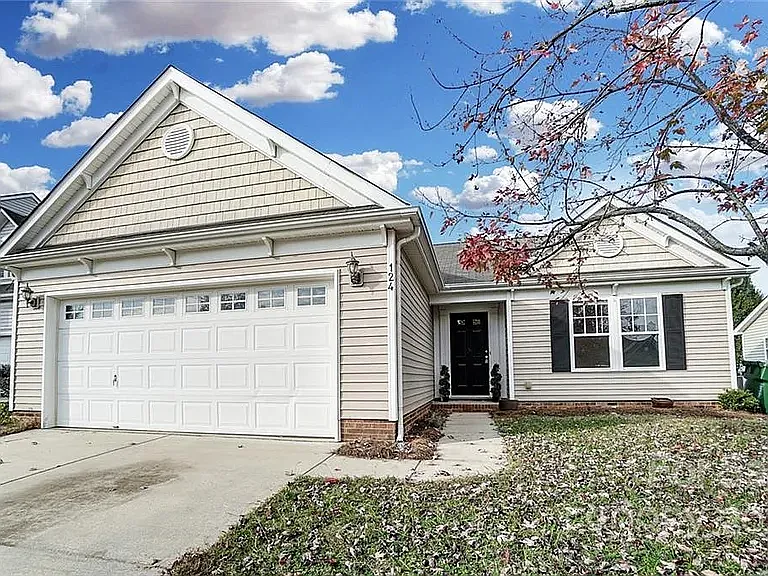 3 bed, 1242 sqft, $1,999 — Photo 1