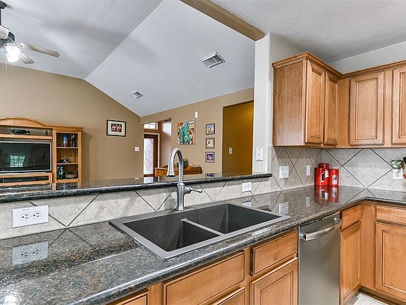 5th image of 3112 Creek Bank Ln