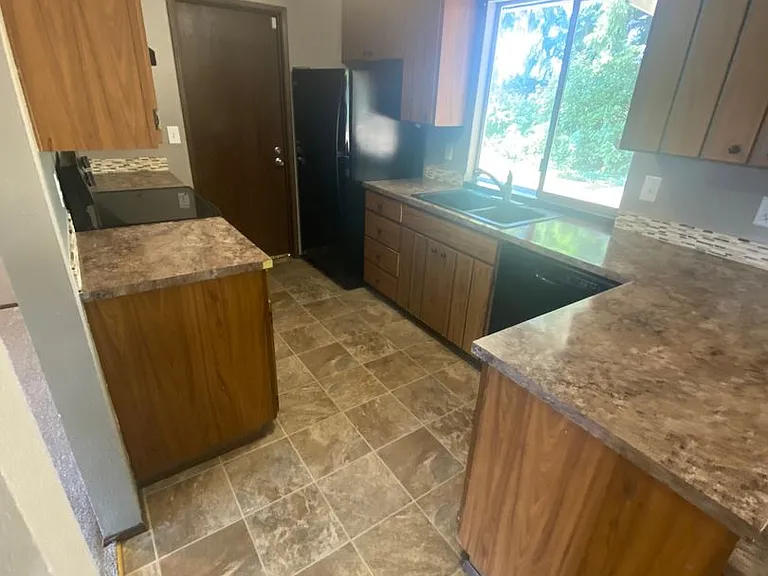 1335 Woodglen St NE — Photo 4