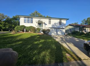 161 Oakwood Dr, Bolingbrook, IL 60440