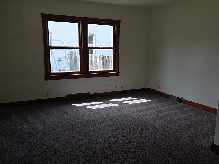 1128 W State St — Photo 4
