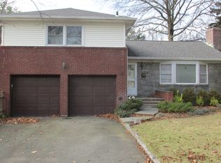 17 W 4th St, Locust Valley, NY 11560