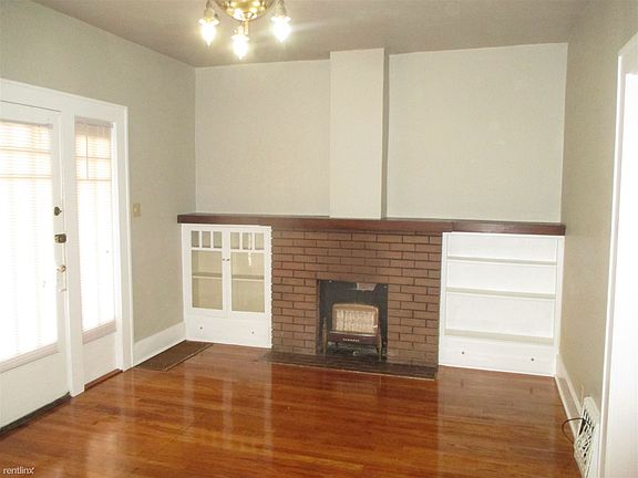 5. 811 W Franklin, Living Room (2)