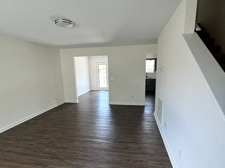 105 Boardwalk — Photo 32