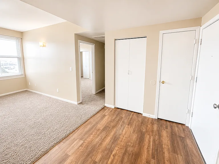 Kensington Tower Apartments — Photo 12