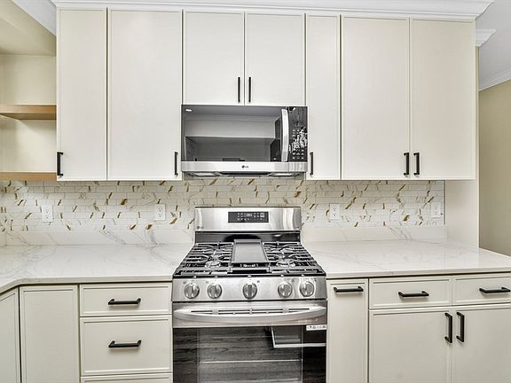 5th image of 21 Marcella St Suite 2