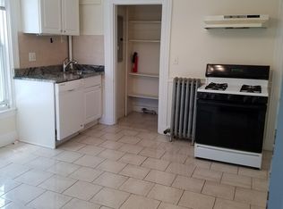 27 Hammond St #1, Cambridge, MA 02138