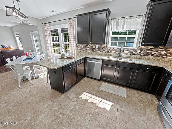 5th image of 109 Riddle Court