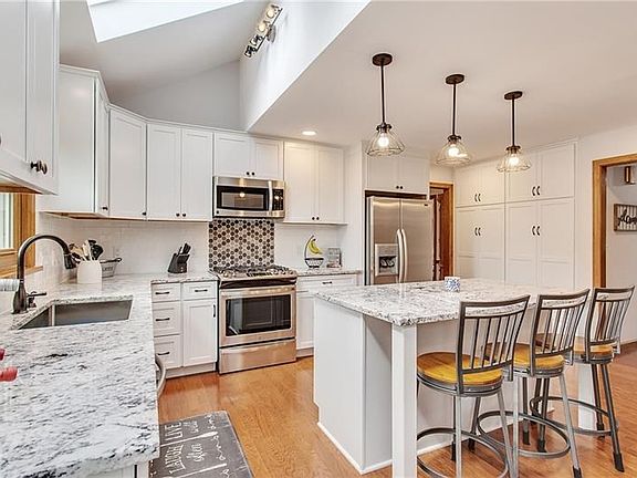 4th image of 118 Glenbrook Dr
