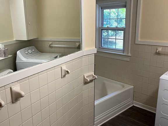 3rd image of 2210 King St
