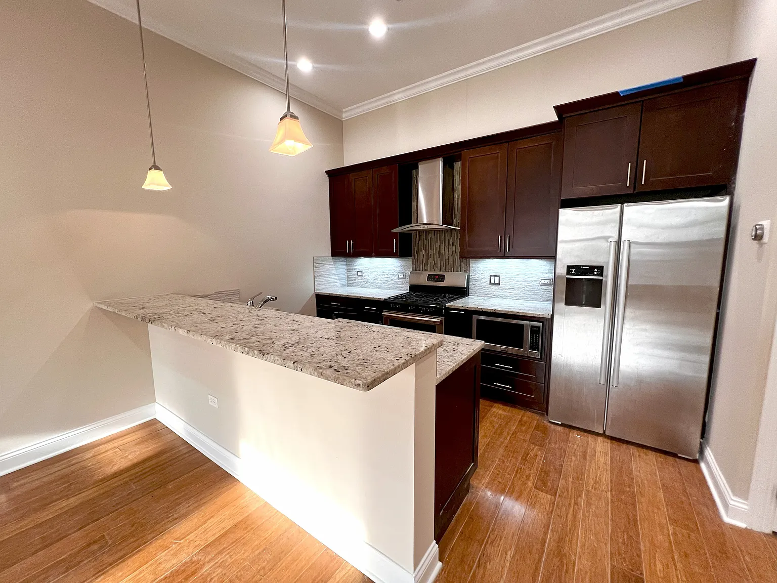 1 bed, 890 sqft, $2,550 — Photo 3
