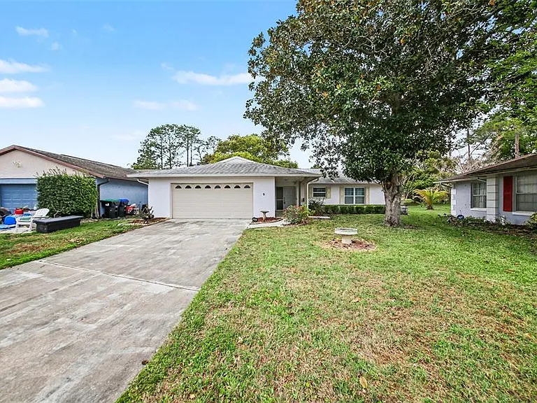 5033 Loyola Ln — Photo 2