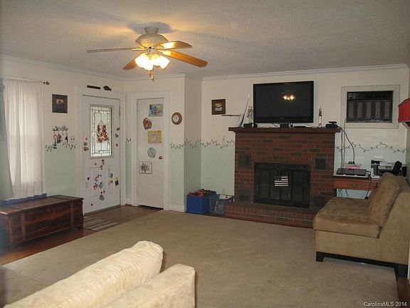 4th image of 1218 Knox St #47
