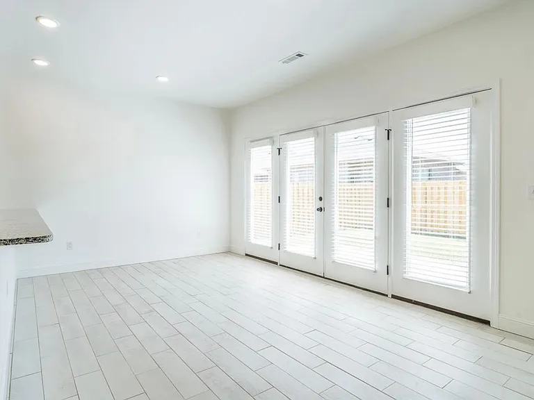 2161 Wildflower Dr — Photo 5